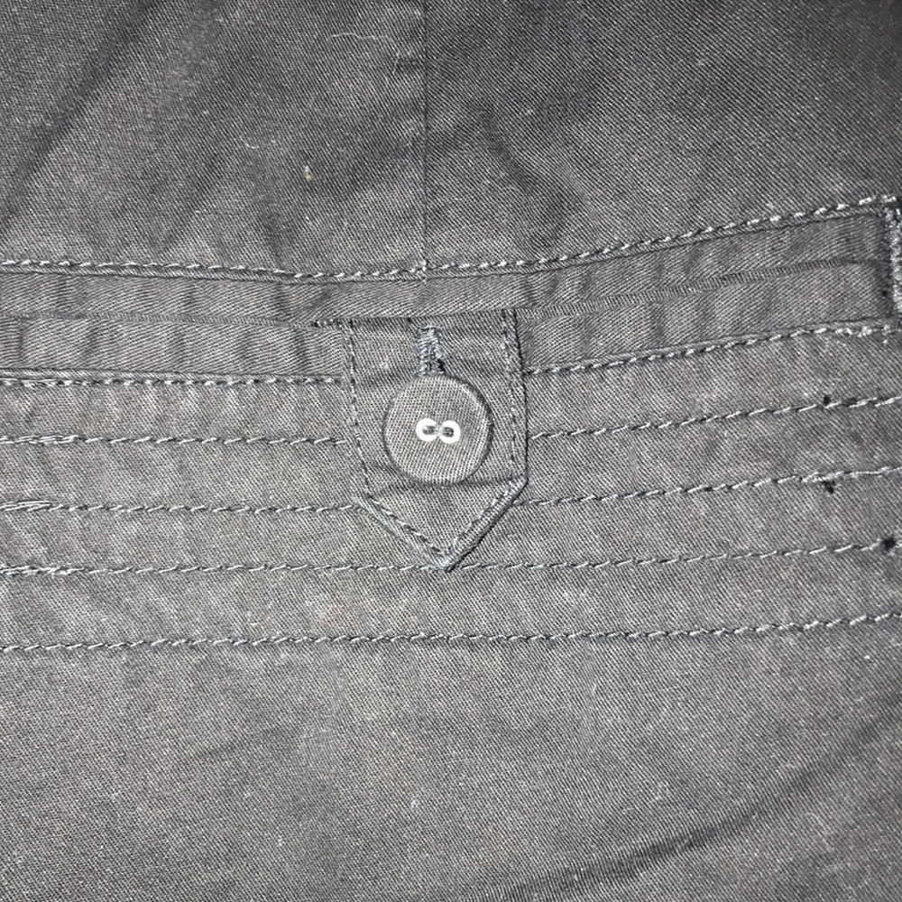 NWT Liz Lange Maternity Bermuda Shorts - Picture 6 of 7